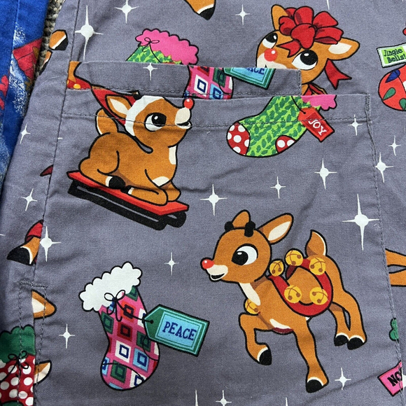 Womens Christmas Scrub Top Set of 2 Medium Rudolph & Vacation Santa V Neck - Picture 8 of 8
